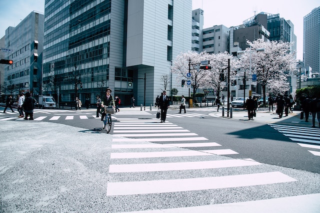 晋中为何勤工俭学对在日本的留学生的职业生涯至关重要？
